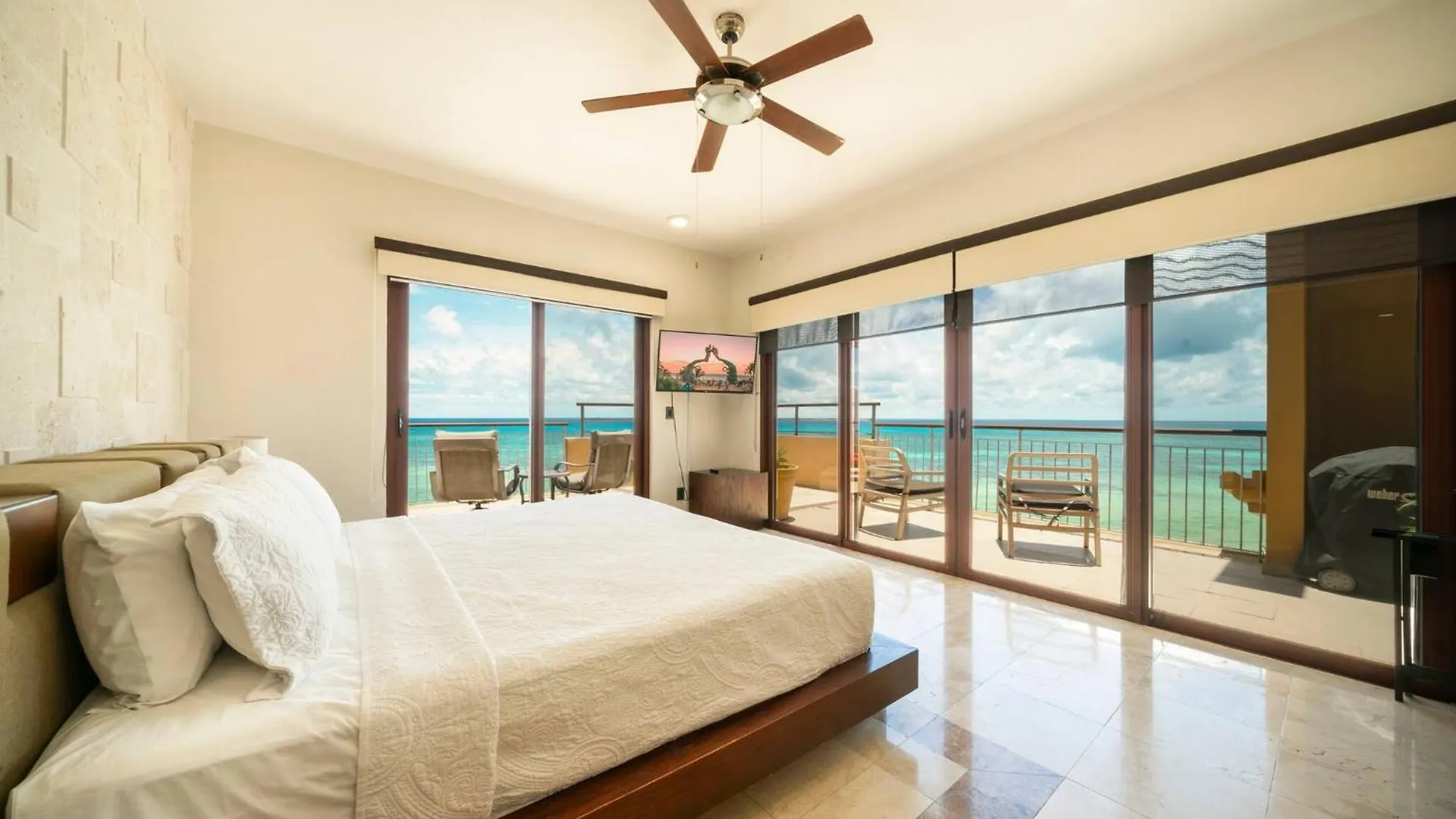 Condo Surf 408 - Beachfront Stunning Ocean View Penthouse - At El Faro Condo Playa del Carmen Mexikó